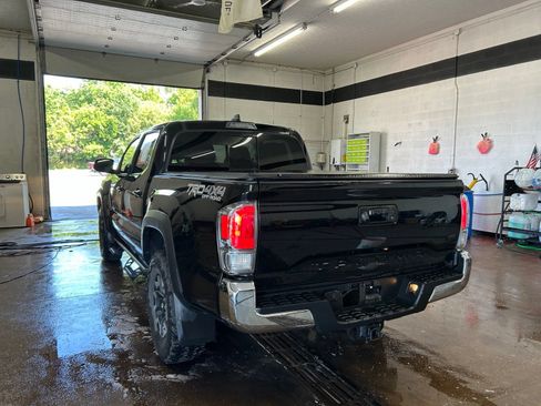 Used 2023 Toyota Tacoma TRD Off-Road AWD/4WD image 4