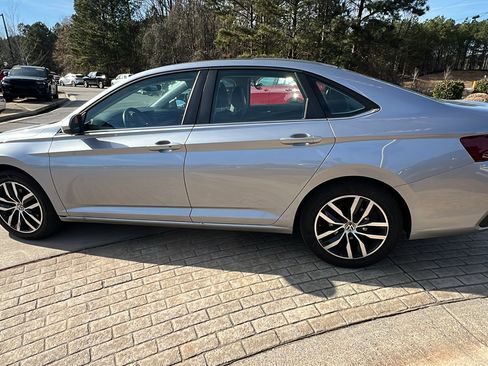 Used 2025 Volkswagen Jetta SE image 11