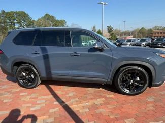 Used 2025 Toyota Grand Highlander AWD video 2