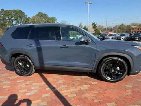 Used 2025 Toyota Grand Highlander AWD image 2