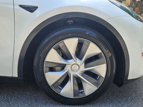 Used 2023 Tesla Model Y Long Range AWD/4WD image 17