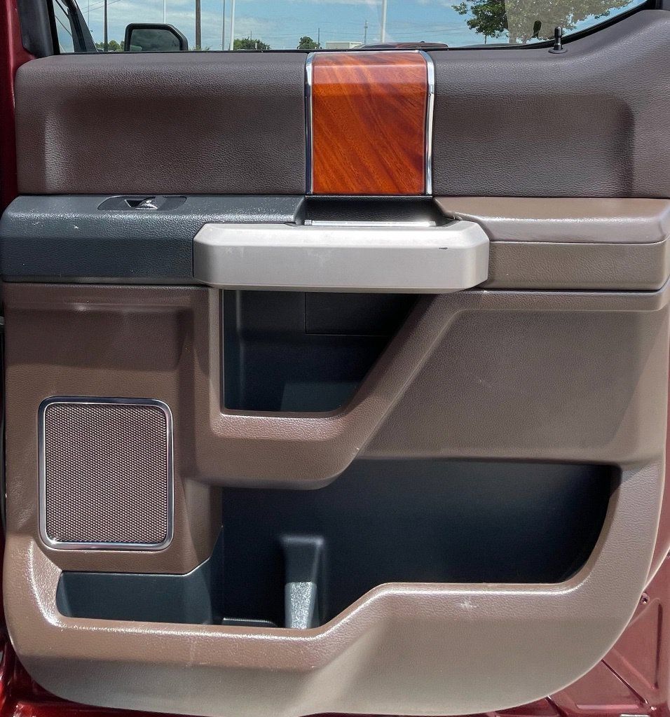 Used 2015 Ford F150 King Ranch w/ Equipment Group 601A Luxury AWD/4WD image 31