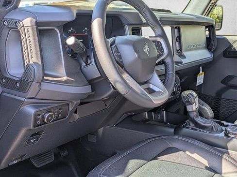 New 2025 Ford Bronco Badlands image 3
