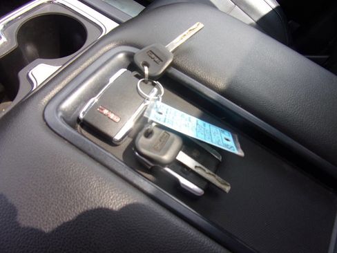 Used 2015 GMC Sierra 1500 SLT w/ SLT Crew Cab Value Package image 30