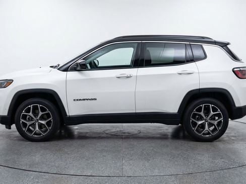 Used 2025 Jeep Compass Limited image 5