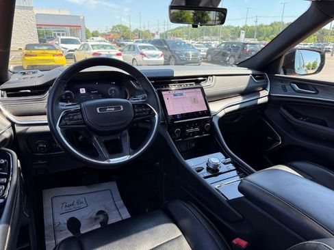 Used 2022 Jeep Grand Cherokee Overland w/ Luxury Tech Group IV AWD/4WD image 19