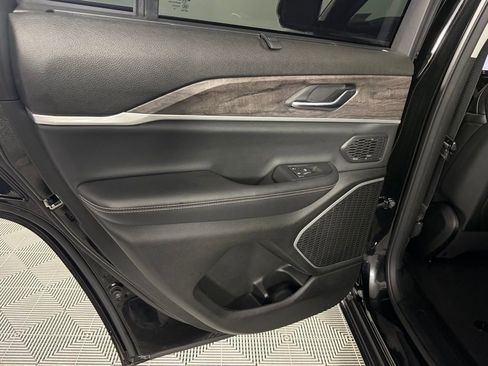 Used 2023 Jeep Grand Cherokee 4WD 4xe w/ Luxury Tech Group II image 27