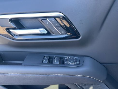 New 2026 Chevrolet Suburban Premier image 39