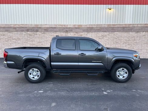 Used 2022 Toyota Tacoma SR5 RWD image 7