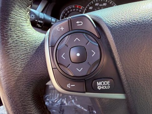 Used 2012 Toyota Camry XLE image 19