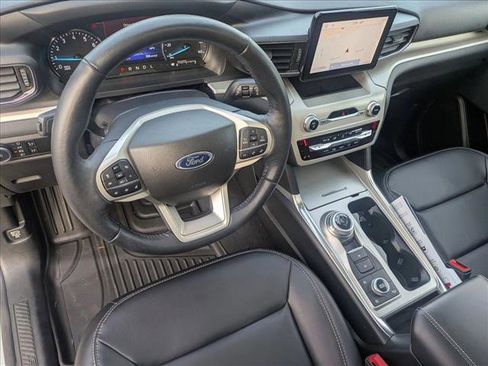 Used 2023 Ford Explorer XLT w/ Equipment Group 202A image 10