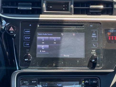 Used 2019 Toyota Corolla SE FWD image 13
