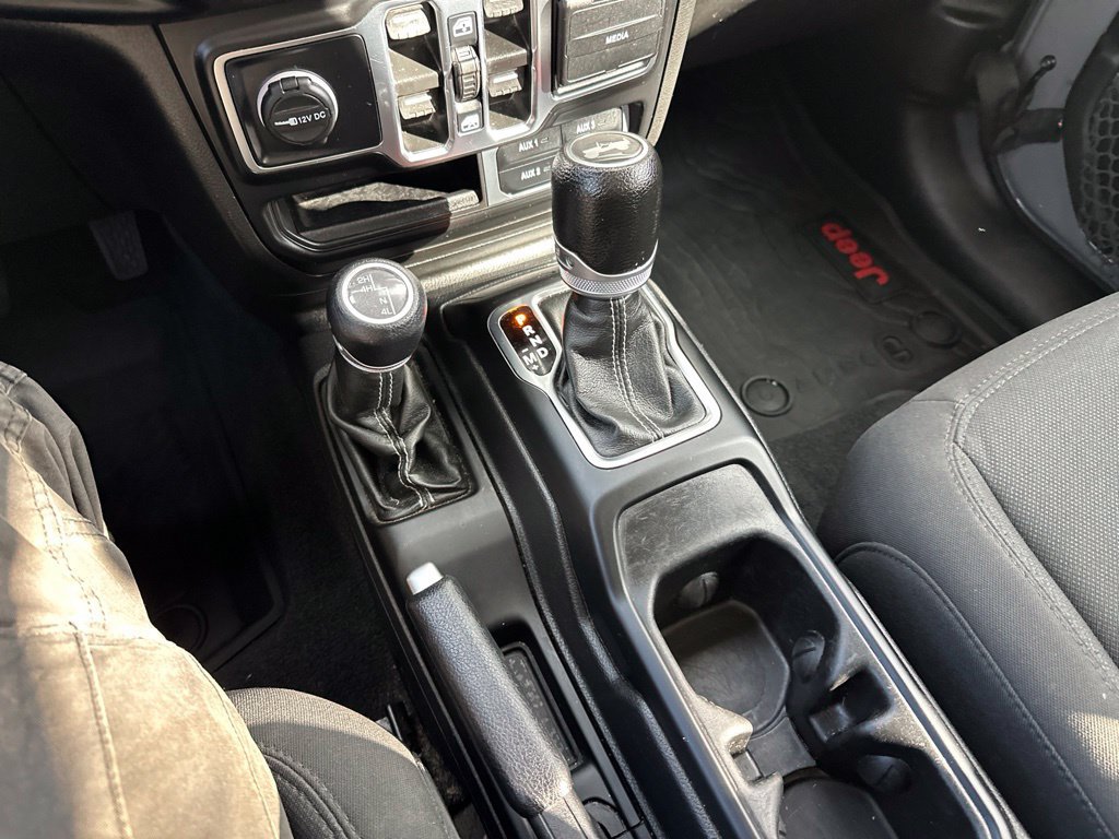 Used 2022 Jeep Wrangler Unlimited Sahara w/ LED Lighting Group AWD/4WD image 37