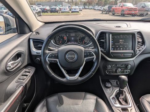 Used 2016 Jeep Cherokee Trailhawk w/ Cold Weather Group AWD/4WD image 16