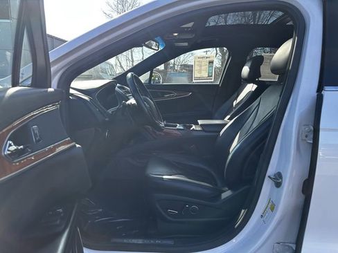 Used 2017 Lincoln MKX Reserve w/ Lincoln MKX Climate Package image 19