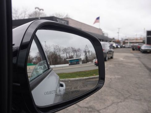 Used 2023 Kia Sorento EX image 36