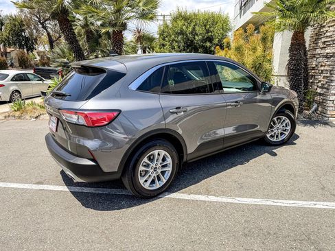 Used 2022 Ford Escape SE w/ Convenience Package FWD image 8