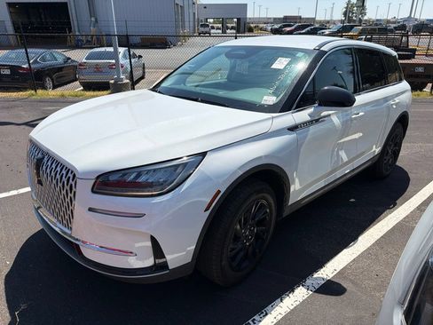 Used 2025 Lincoln Corsair FWD image 2