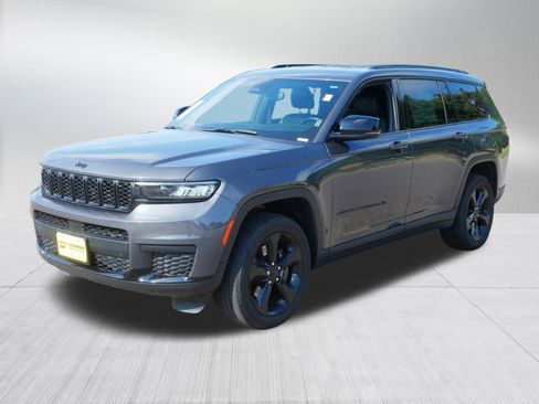 Used 2022 Jeep Grand Cherokee L Laredo image 3