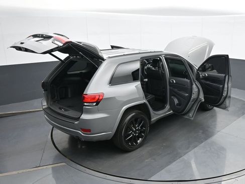 Used 2022 Jeep Grand Cherokee Laredo X image 39