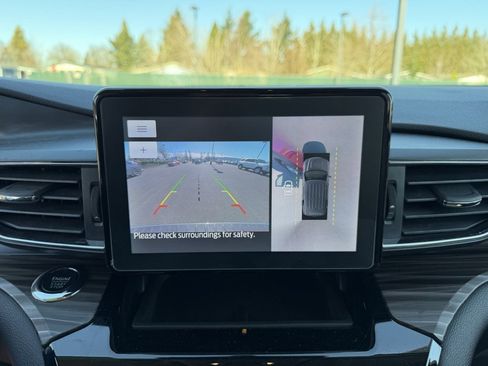 Used 2022 Ford Explorer Limited image 23