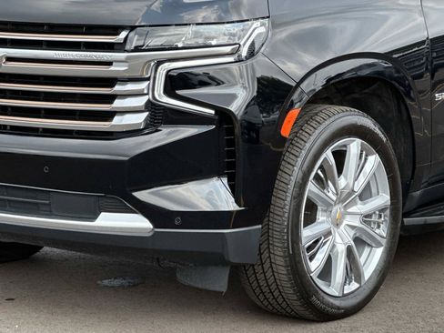 Certified 2024 Chevrolet Suburban High Country AWD/4WD image 7