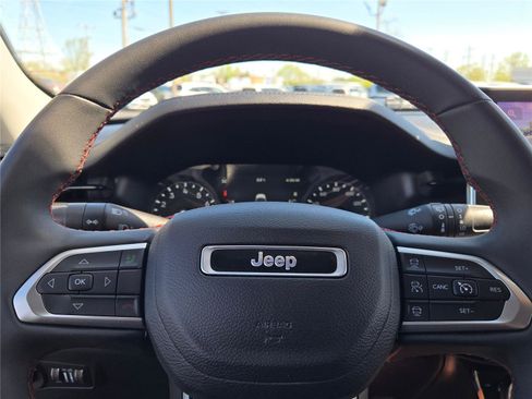 Used 2022 Jeep Compass Trailhawk AWD/4WD image 33