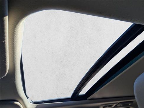 Used 2021 Ford Expedition XLT image 12