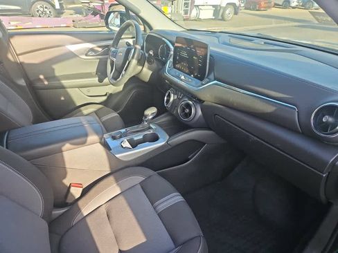 Used 2025 Chevrolet Blazer LT FWD image 13