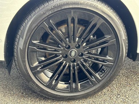 Used 2023 Land Rover Range Rover SE image 12