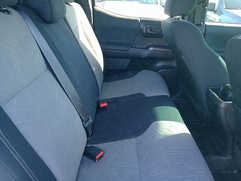 Used 2022 Toyota Tacoma TRD Off-Road image 8