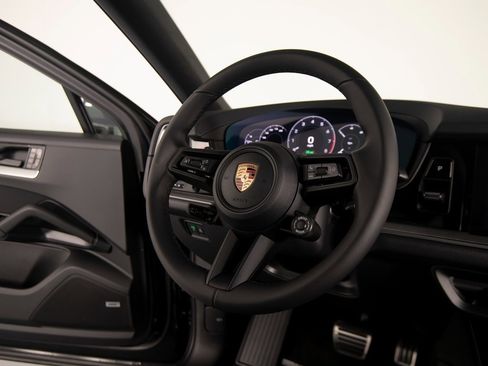 New 2026 Porsche Cayenne S image 29