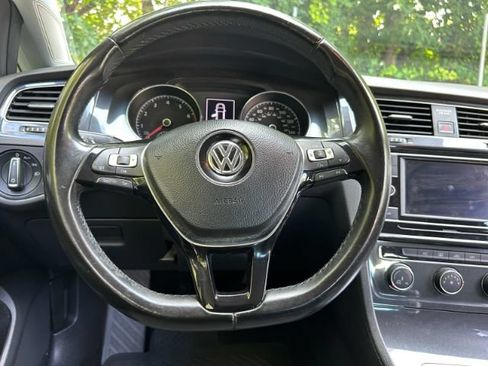 Used 2018 Volkswagen Golf S FWD image 10