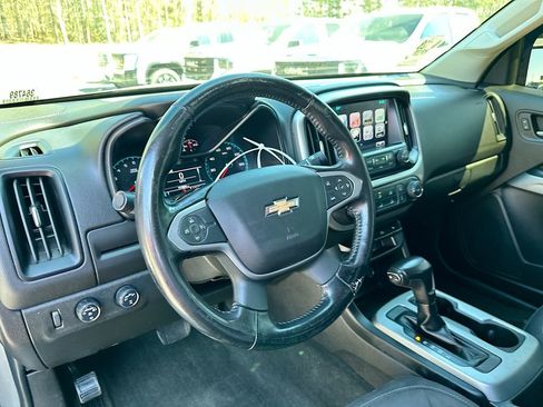 Used 2018 Chevrolet Colorado LT w/ LT Convenience Package image 10