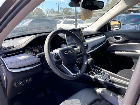 Used 2022 Jeep Compass Latitude AWD/4WD image 11
