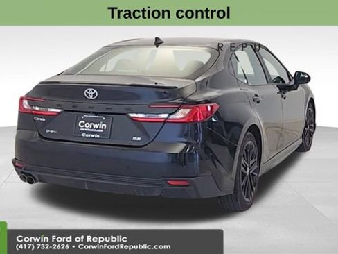 Used 2025 Toyota Camry SE image 8