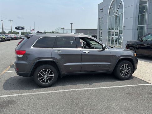Used 2018 Jeep Grand Cherokee Limited AWD/4WD image 6
