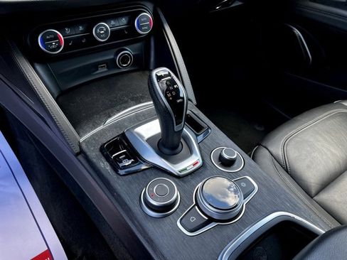 Used 2022 Alfa Romeo Stelvio Sprint image 42