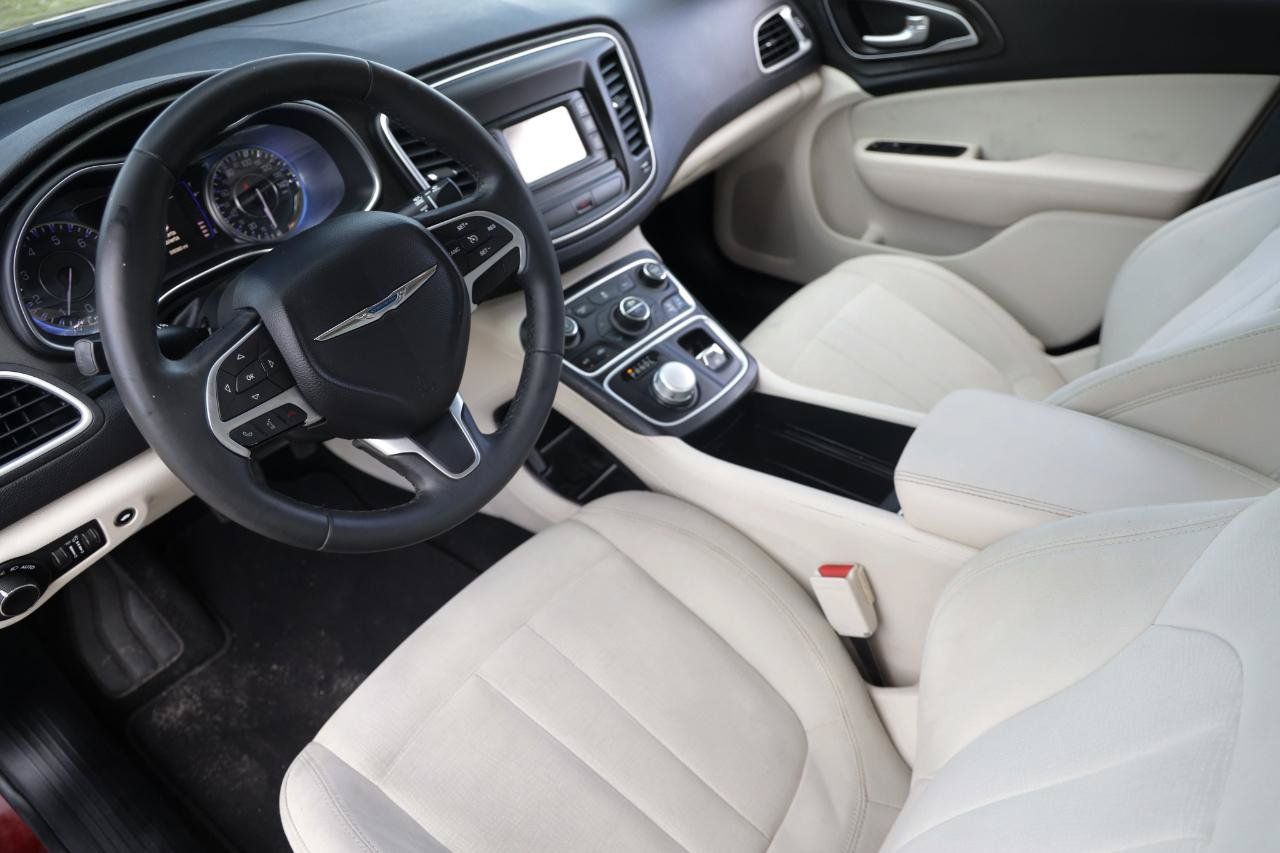 Used 2015 Chrysler 200 Limited w/ Convenience Group FWD image 4