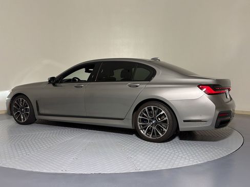 Used 2020 BMW 740i w/ M Sport Package RWD image 3