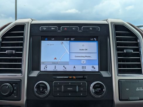 Used 2019 Ford F150 Platinum w/ Equipment Group 701A Luxury AWD/4WD image 19