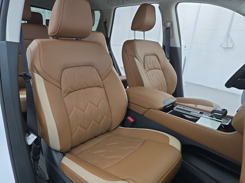 New 2026 Nissan Pathfinder Platinum image 10