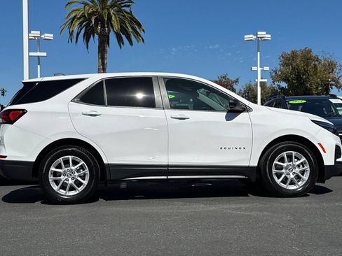Used 2024 Chevrolet Equinox LS w/ LS Convenience Package FWD image 4