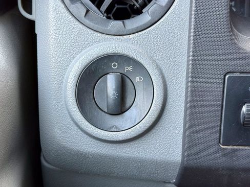 Used 2011 Ford E-450 and Econoline 450 Super Duty image 22