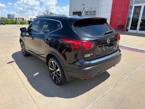 Used 2019 Nissan Rogue Sport SL w/ Premium Package FWD image 3