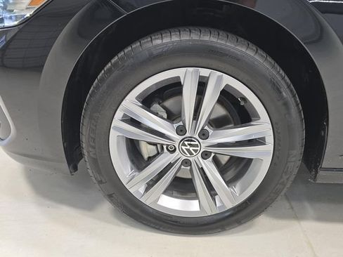 Certified 2023 Volkswagen Jetta SE w/ Panoramic Sunroof Package FWD image 11