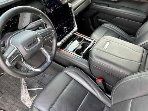 Used 2025 GMC Yukon Denali AWD/4WD image 10