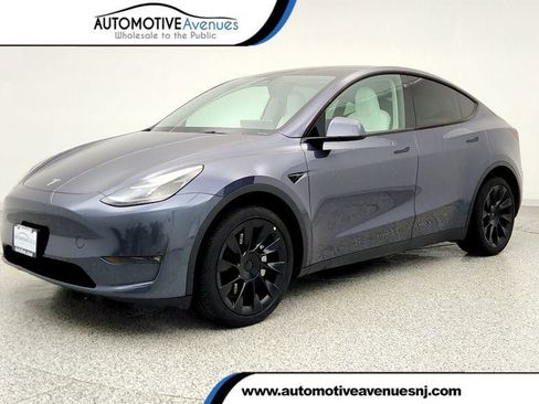 Used 2023 Tesla Model Y Long Range AWD/4WD image 1