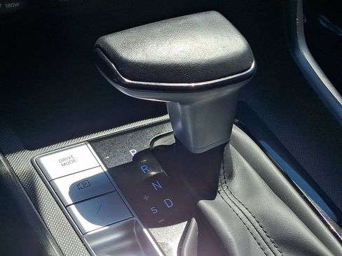 Used 2023 Hyundai Elantra Limited FWD image 15