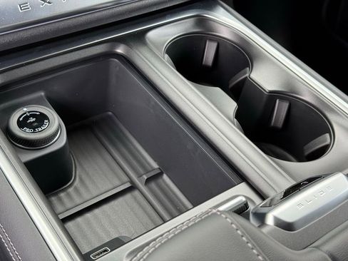 New 2026 Ford Expedition Platinum w/ Stealth Appearance Package image 11